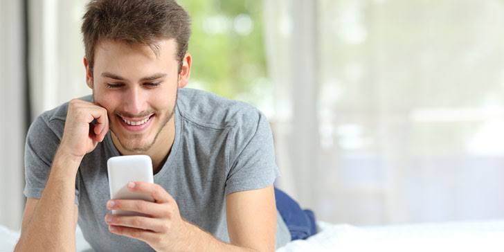 How to Seduce a Woman Over Text: 10 Winning Strategies