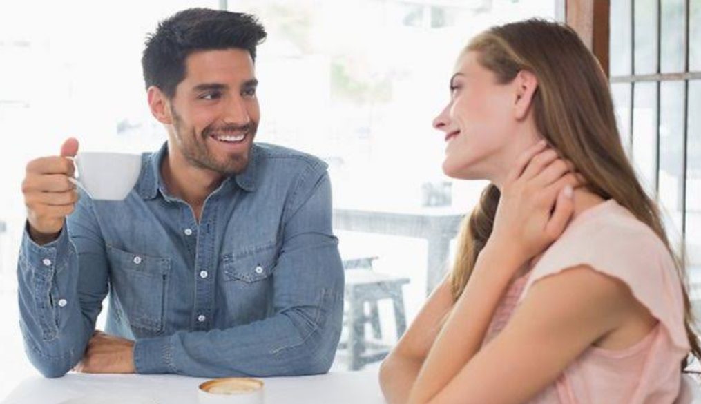 Physical Signs Someone Is in Love With You: How To Recognize Body Language